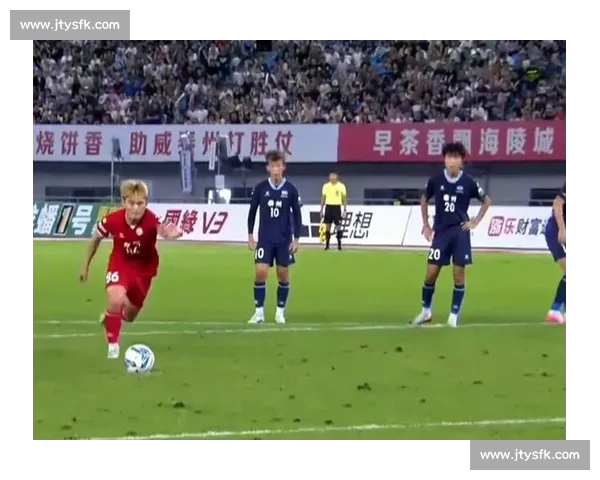 缝八针仍头球破门！黄紫昌带伤血战成铁汉