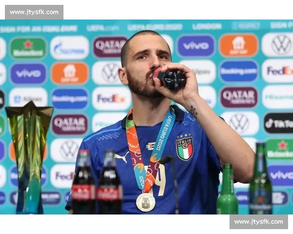 慈善赛争议飞铲!博努奇放倒前英格兰女足队长 慈善赛争议飞铲!博努奇放倒前英格兰女足队长